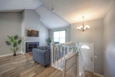 Beautiful 3-bedroom condo with AC in charming Olathe