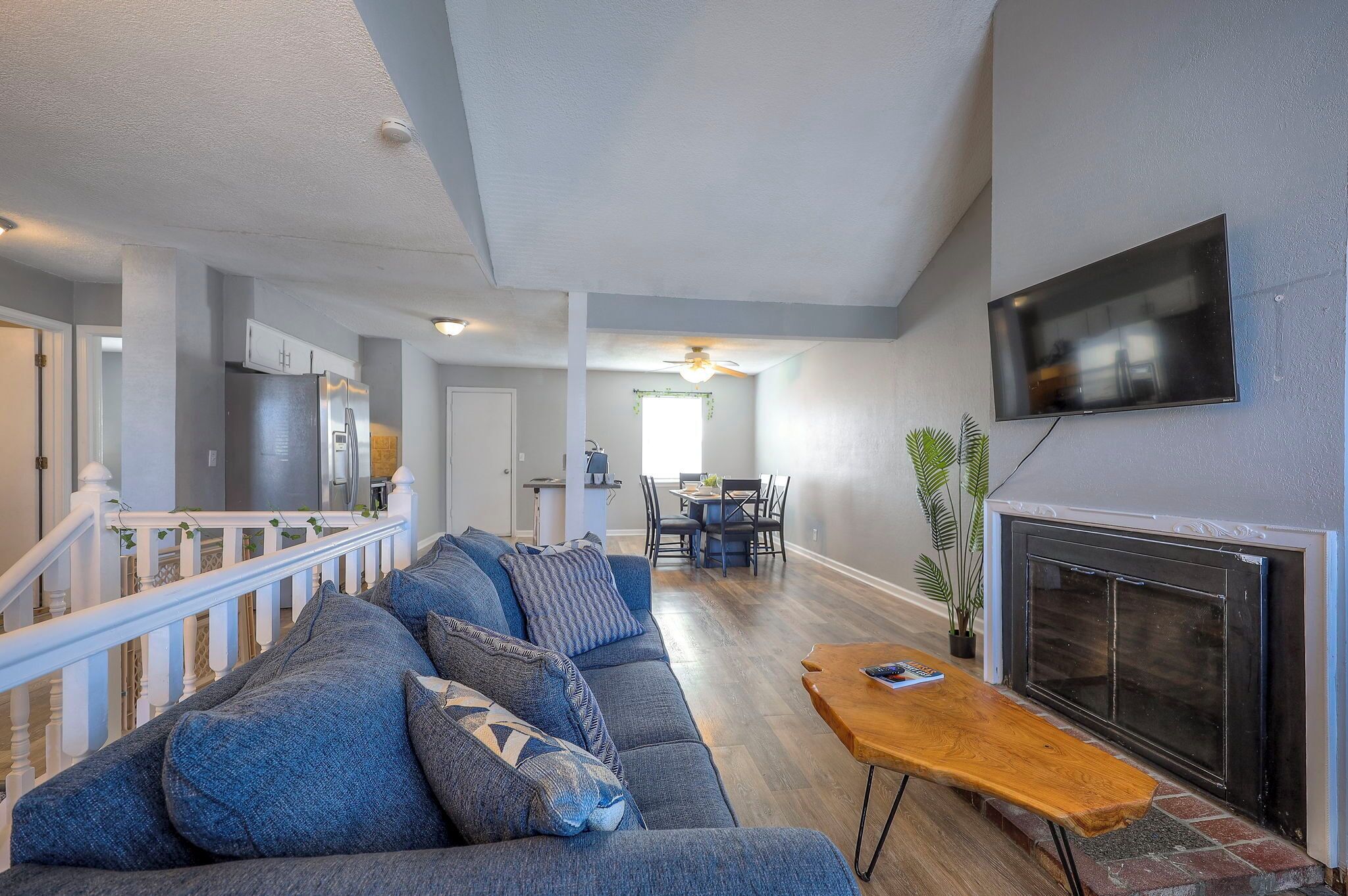 Una Smart TV, libros