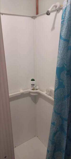 Handtücher, Seife, Shampoo, Toilettenpapier