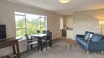 Apartment, Balcony, Ocean View | Living area