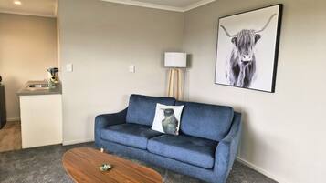 Apartment, Balcony, Ocean View | Living area