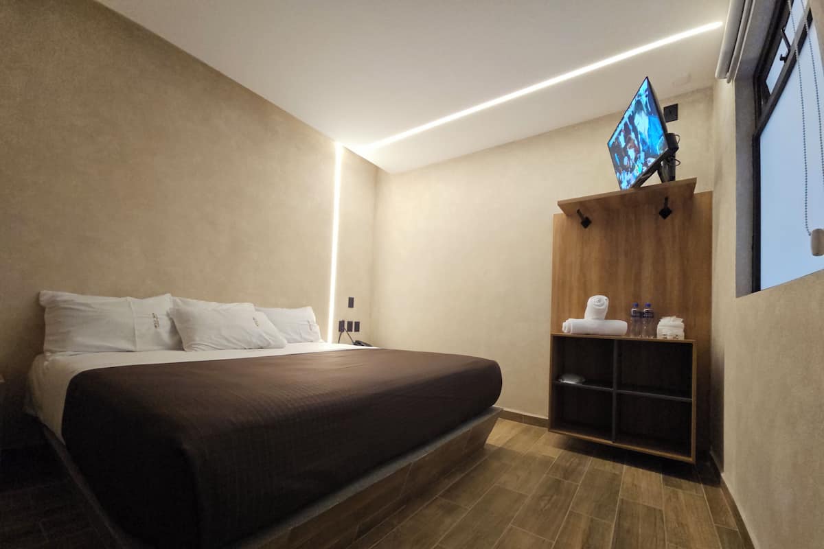 Habitación triple Deluxe | Tabla de planchar con plancha, wifi gratis, ropa de cama