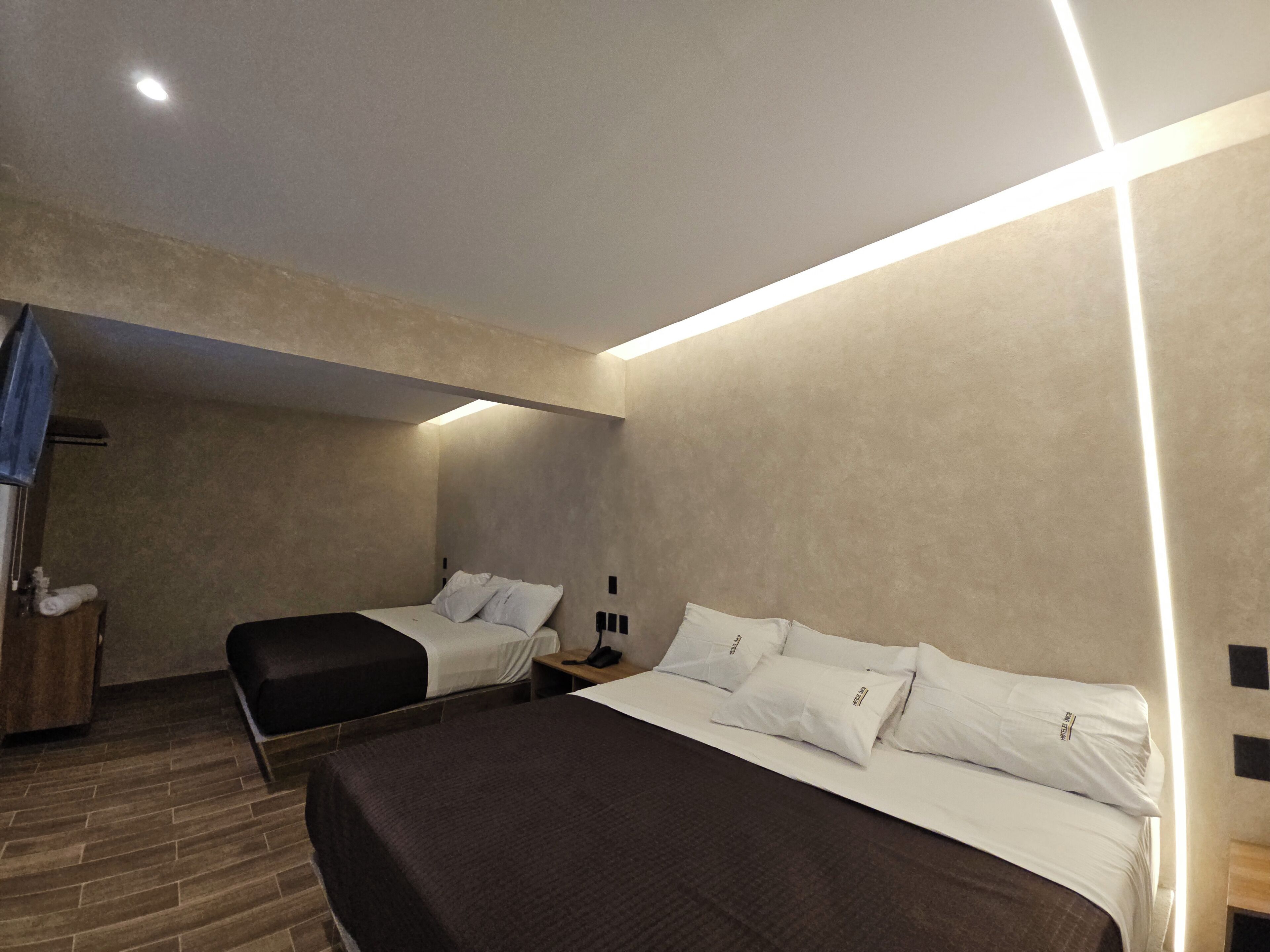 Habitación doble familiar | Tabla de planchar con plancha y wifi gratis 