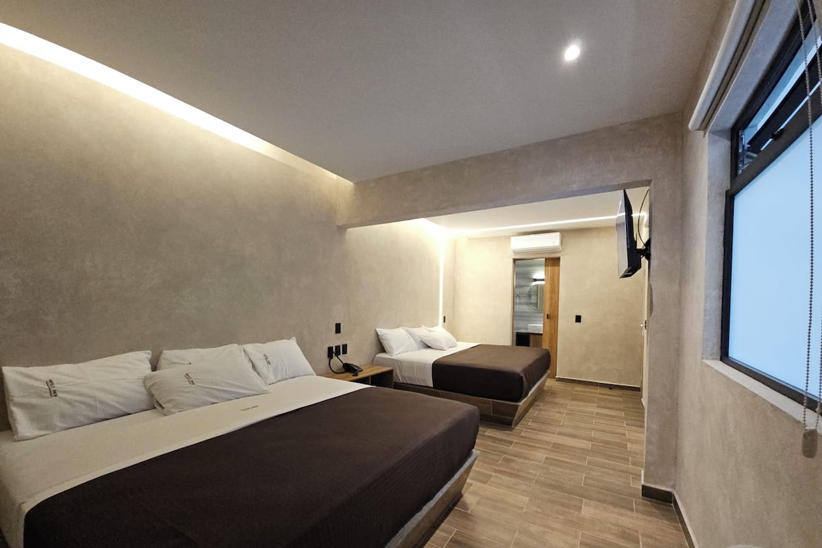 Habitaci ón familiar doble | Tabla de planchar con plancha, wifi gratis, ropa de cama