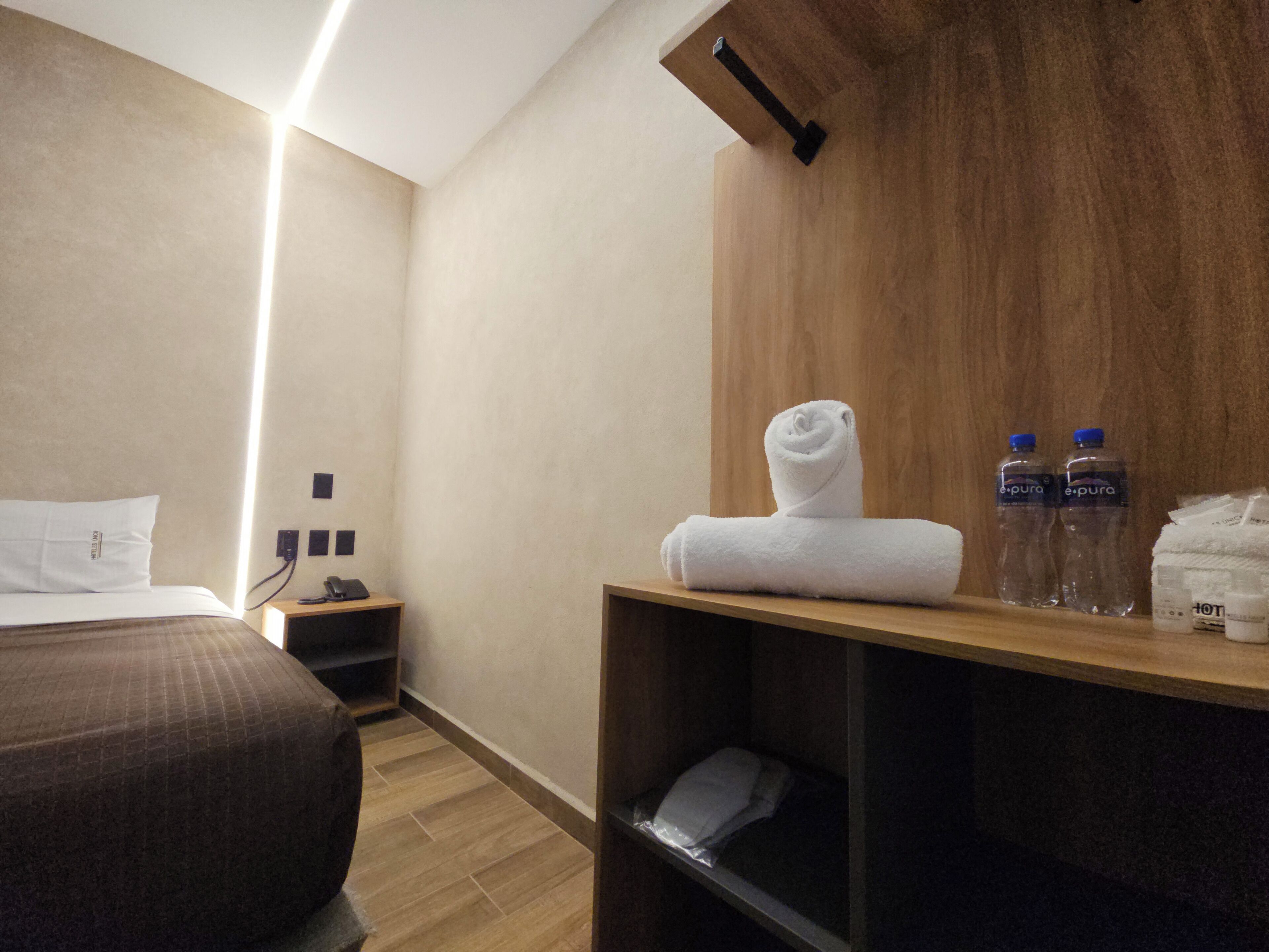 Habitación triple Deluxe | Caja de seguridad en la habitación y tabla de planchar con plancha 