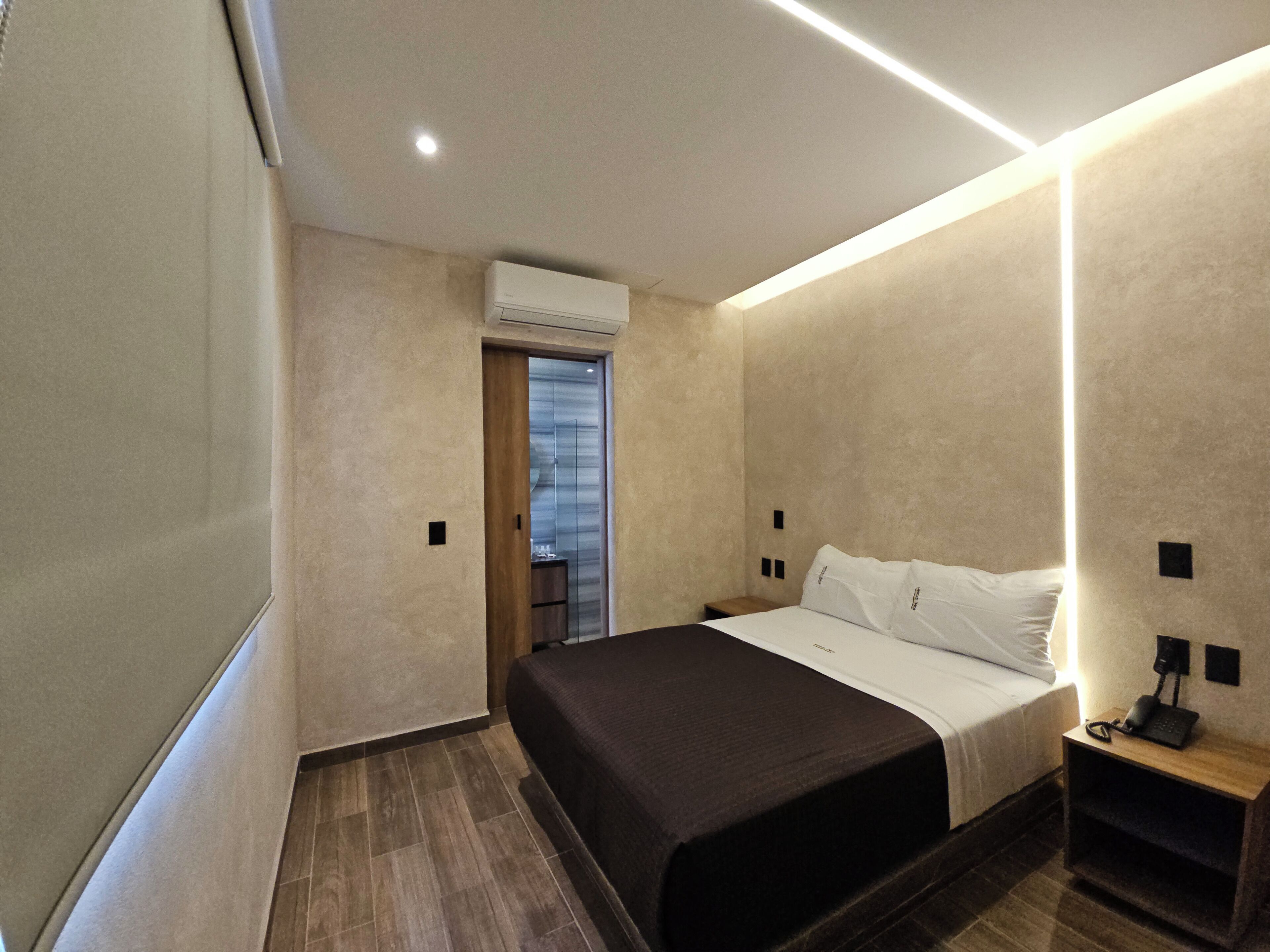 Basic Double Room Single Use | In-room safe, iron/ironing board, free WiFi