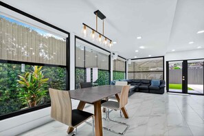 Dining - 2-bedroom house in tranquil Miami perfect for a relaxing getaway (Miami)