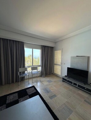Interior - les berge du lac 22 (Tunis)