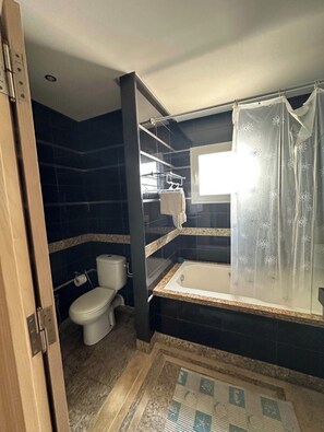 Towels, toilet paper - les berge du lac 22 (Tunis)