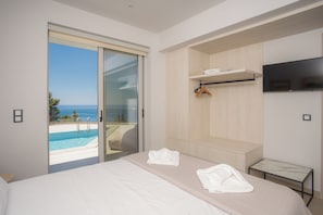 Suite, pool/sea view | Egyptian cotton sheets, premium bedding, minibar, in-room safe