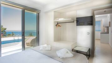 Suite, pool/sea view | Egyptian cotton sheets, premium bedding, minibar, in-room safe