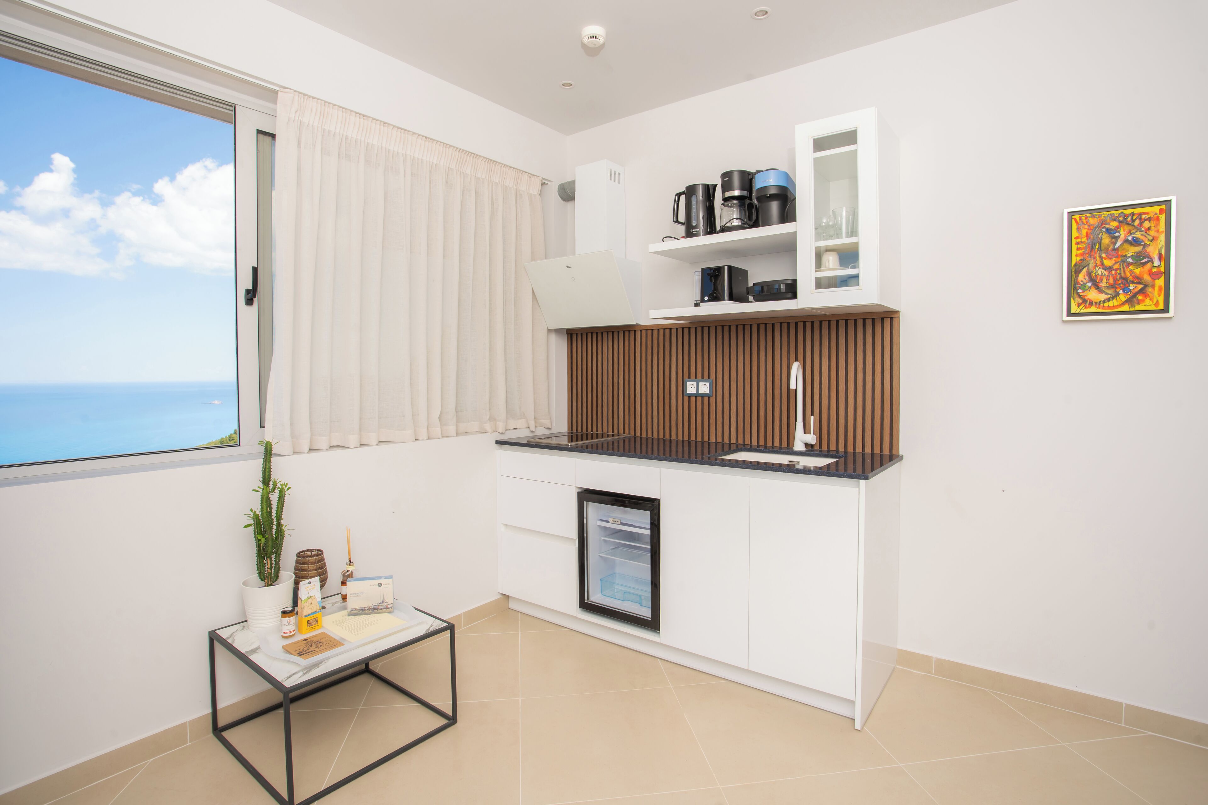 Suite, pool/sea view | Cucina privata | Frigorifero, piano cottura, macchina per caffè espresso