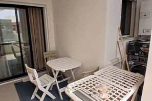 Dining - Seaside Escape - Waterfront Charming Apartment (Mahdia)