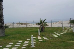 Property grounds - Seaside Escape - Waterfront Charming Apartment (Mahdia)