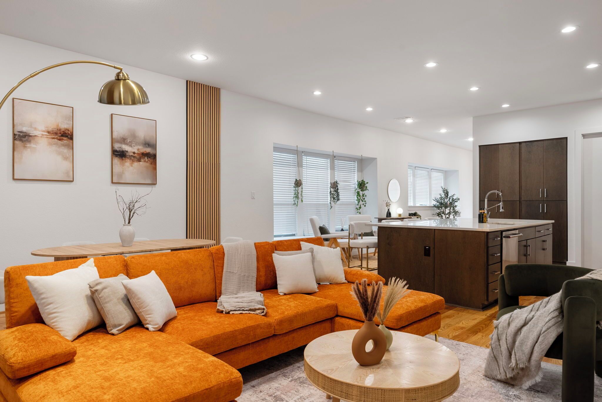Smart TV, videojuegos, futbolito y tenis de mesa 
