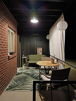 Outdoor dining - Modern Monthly Boulder Retreat (Boulder)