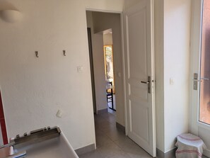 Interior - House with terrace Gulf of Porto near the sea For couples or families (Serriera)