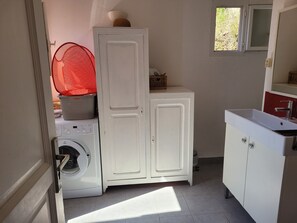 Interior - House with terrace Gulf of Porto near the sea For couples or families (Serriera)
