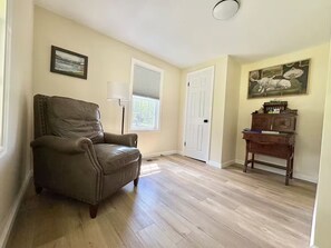 Interior - Peaceful, Easy Feeling Riverhouse (Fries)