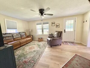 Smart TV - Peaceful, Easy Feeling Riverhouse (Fries)