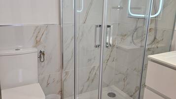 Dusch, hÄrtork, handdukar och tvÄl