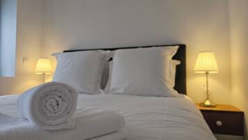 Skrivbord, gratis wi-fi och sÀngklÀder