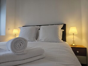 Bureau, Wi-Fi gratuit, draps fournis