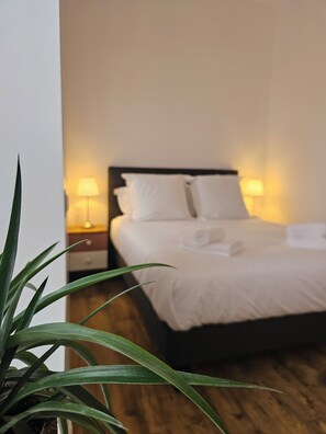 1 bedroom, desk, free WiFi, bed sheets - La Bastide Foch - Quiet & comfort in the city center (Salon-de-Provence)