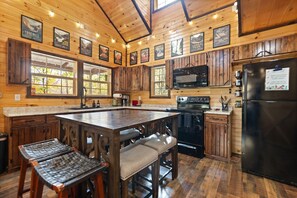 Fridge, microwave, oven, stovetop - Climb-On: Rustic Retreat with Hot Tub & Scenic Views (Rogers)