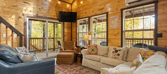 Climb-On: Rustic Retreat with Hot Tub & Scenic Views