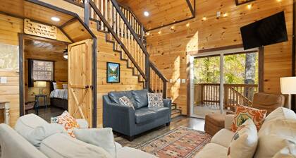 Climb-On: Rustic Retreat with Hot Tub & Scenic Views