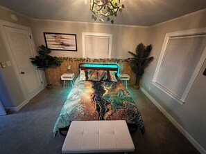 4 slaapkamers, een bureau, een strijkplank/strijkijzer, reisbedje