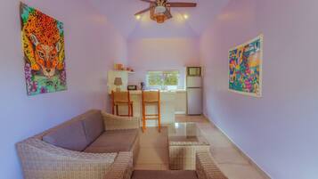 Family Villa, 2 Bedrooms, Garden View | Living area