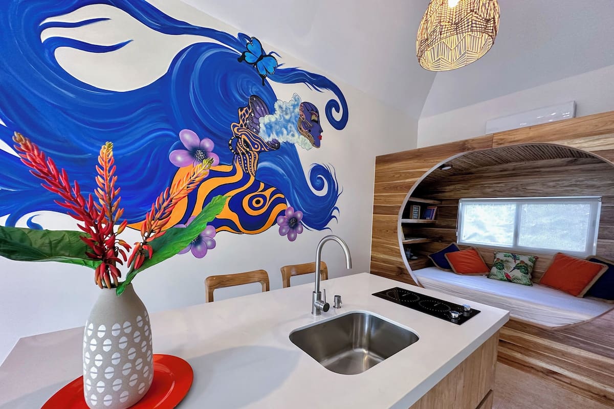 Villa de lujo, 2 habitaciones, vista al jardín | Caja de seguridad en la habitación y cortinas blackout