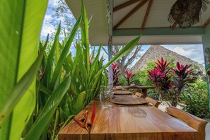 Outdoor dining - Evolution (Tamarindo)