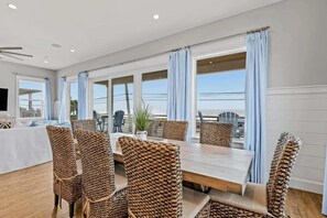 Dining - Chat N Chill Beach Retreat Pool, Beachfront, Private Beach (Panama City Beach)