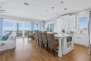 Fridge, microwave, oven, stovetop - Chat N Chill Beach Retreat Pool, Beachfront, Private Beach (Panama City Beach)