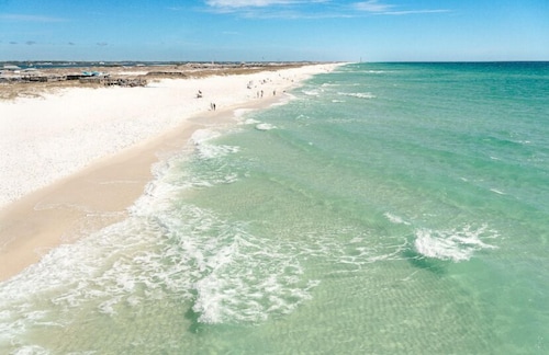 New! Private balcony, pool, steps to #2 beach in US from 2025 Conde Nast Awards