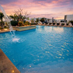 Outdoor pool - Casa Guacamaya Azul | Corner Home with Clubhouse and Pool Access (La Paz)