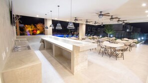 Outdoor dining - Casa Guacamaya Azul | Corner Home with Clubhouse and Pool Access (La Paz)