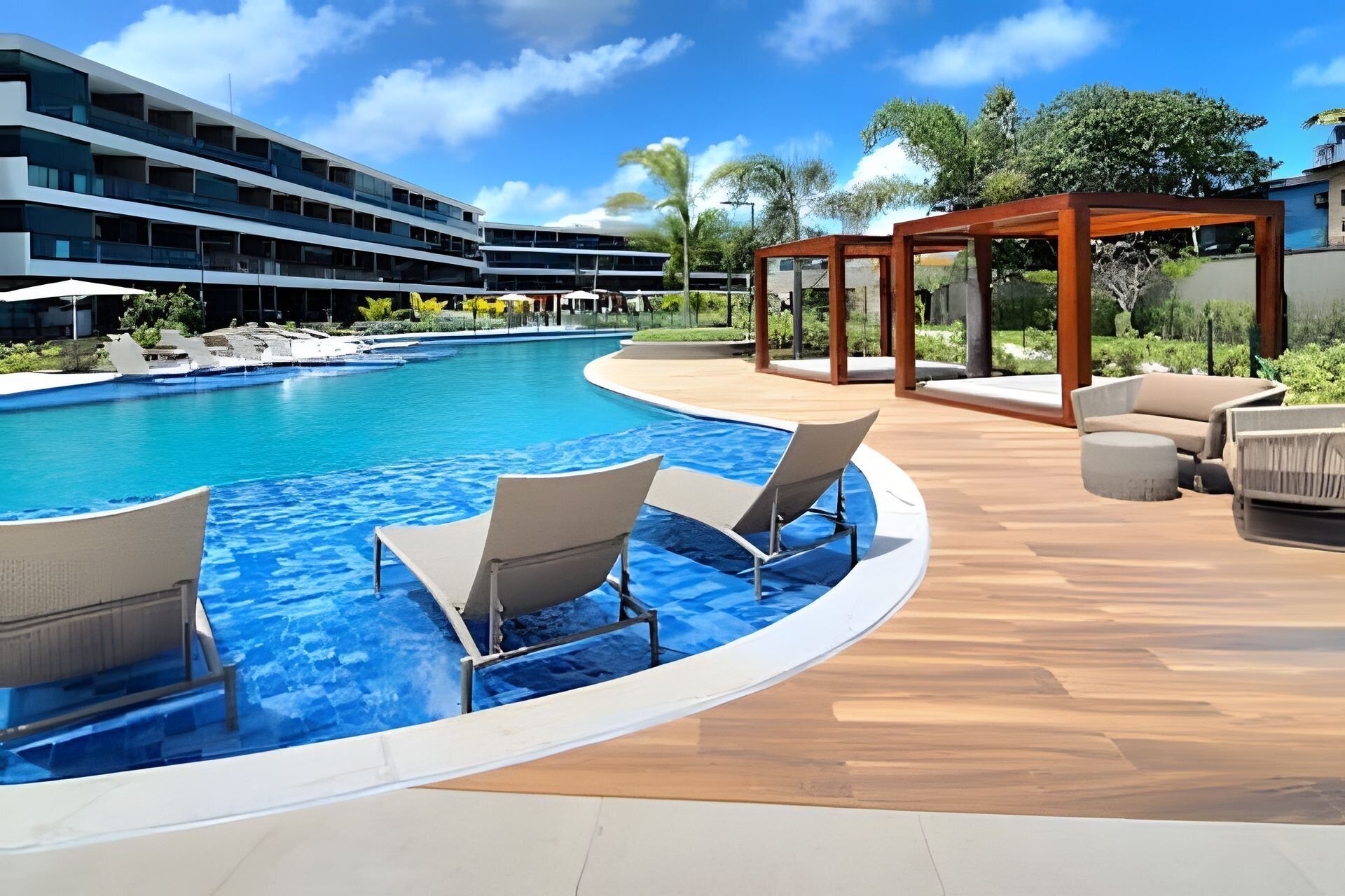 4 piscines extérieures