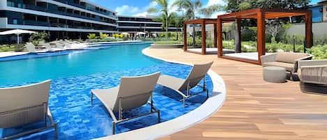 4 piscines extérieures
