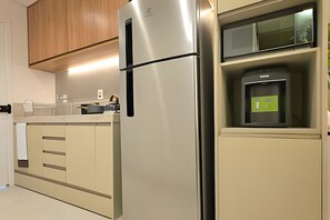 Studio | Private kitchen | Mini-fridge, microwave, stovetop, cookware/dishes/utensils - Beach Class Summer by Temporada Inn (Ipojuca)