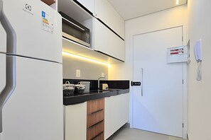 Studio | Cuisine privée | Mini-réfrigérateur, four à micro-ondes, surface de cuisson