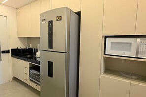 Studio | Private kitchen | Mini-fridge, microwave, stovetop, cookware/dishes/utensils - Beach Class Summer by Temporada Inn (Ipojuca)