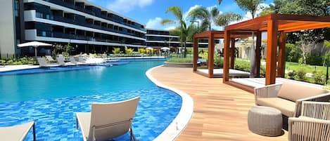 Estudio | Alberca | 4 albercas al aire libre