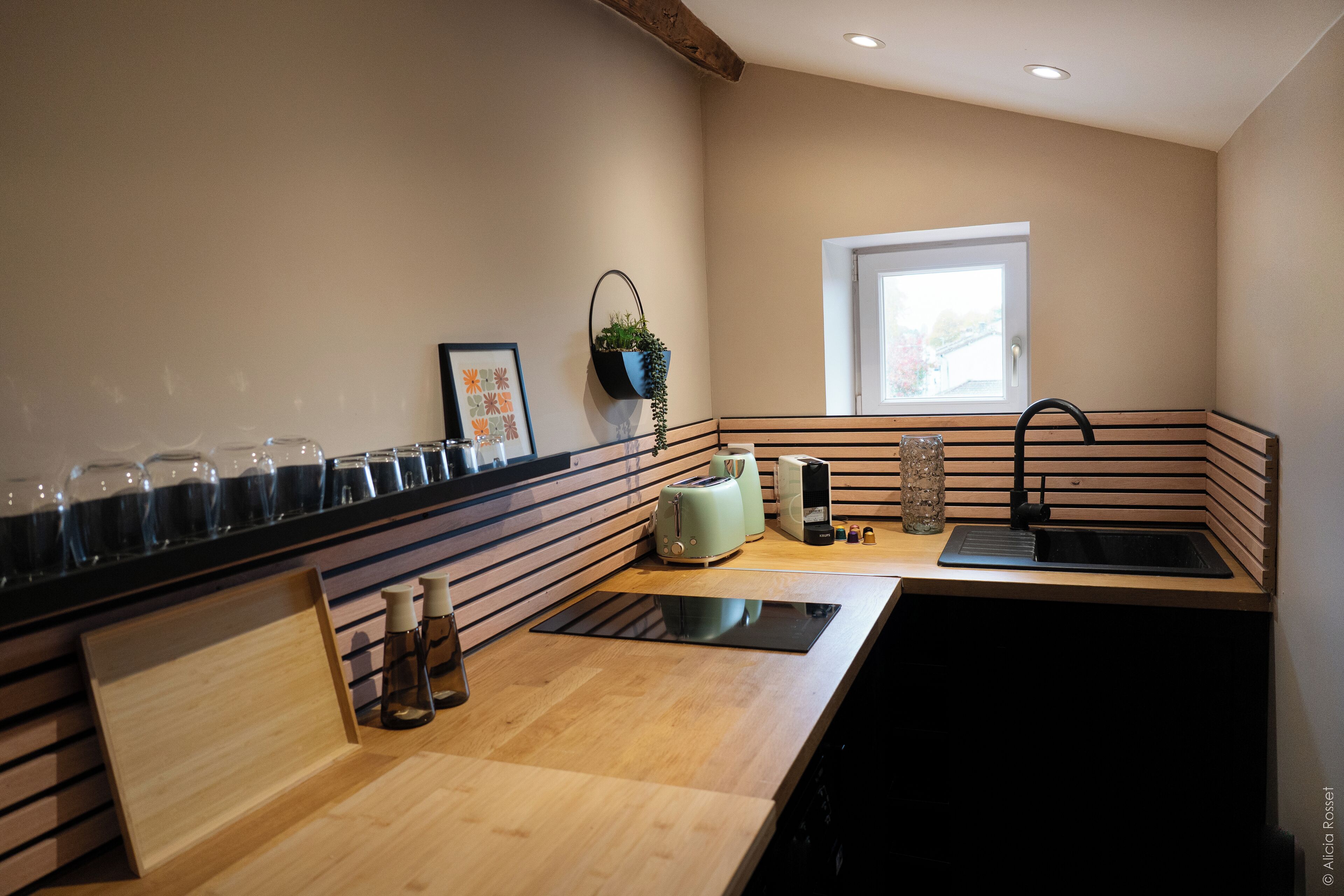 Microondas, horno y placa de cocina