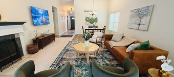 Premier 3 BR Retreat - Close to CVNP, Blossom Center & Boston Hills Ski Resort