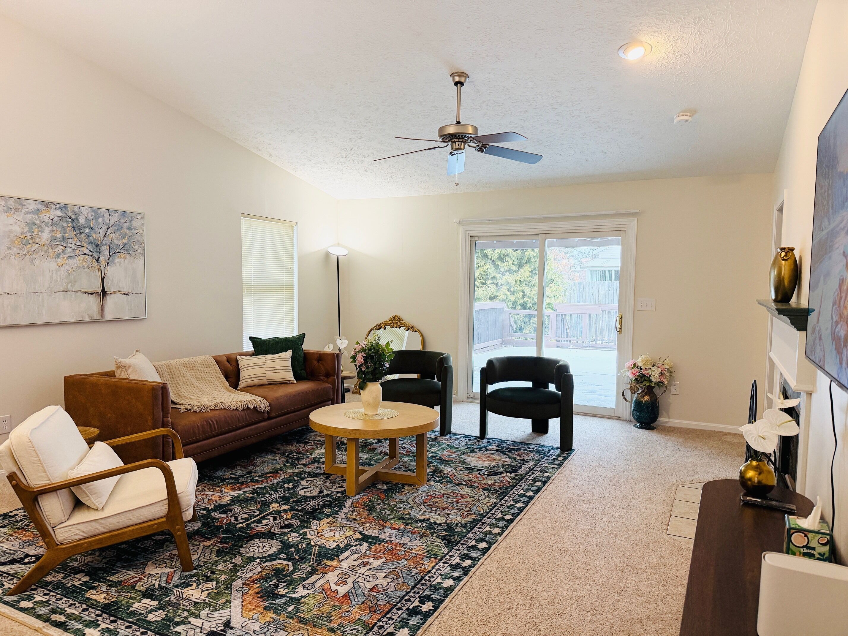 Smart TV, fireplace, table tennis