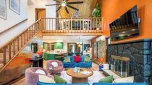 Smart TV, video games, table football, books - 5BR Speakeasy - Vinyl Room, Karaoke, Arcade, Game Room (East Stroudsburg)